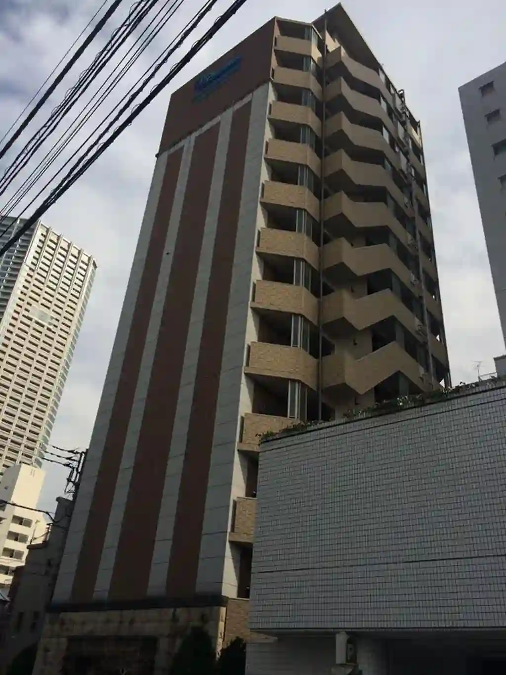 プレサンス新宿御苑前アルティメット 外観